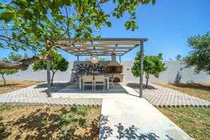 The outdoor BBQ brings gourmet inspiration under the Greek sun.