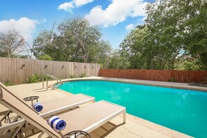 PRIVATE POOL