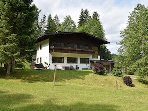 Tree, House, Home, Land Lot, Roof, Rural Area, Cottage, Farmhouse, Lawn, Estate