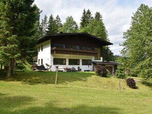 Tree, House, Home, Land Lot, Roof, Rural Area, Cottage, Farmhouse, Lawn, Estate