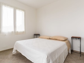 Bett, Schlafzimmer, Fussboden, Interior Design, Flooring, Bettdecke, Möbel, Bedding, Decke, Zimmer