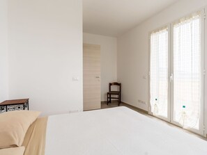 Flooring, Fussboden, Interior Design, Holz, Decke, Schlafzimmer, Zimmer, Bett, Möbel, Beleuchtung