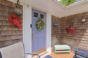 This cheerful entry sets the tone for your stay—complete with seaside charm and a welcoming Cape Cod vibe.