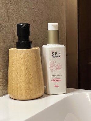 Bathroom amenities