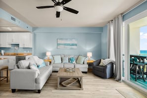19-web-or-mls-9902 S Thomas Dr 703-15