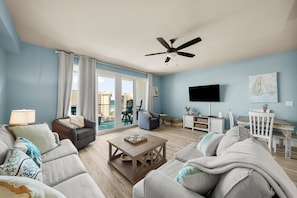 20-web-or-mls-9902 S Thomas Dr 703-16