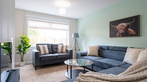Living Room / Lounge