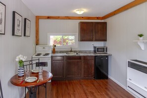 Full kitchen