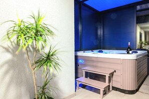 Bain à remous extérieur