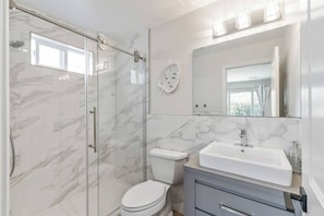 Our clean bathroom with shower. We provide fresh towels.
