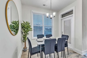 Whether it’s a casual brunch or an elegant dinner, this dining space enhances the experience, offering a warm and stylish atmosphere.