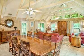 11525 Chapin DR-LR.jpg