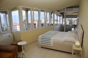 Second bedroom  - you can watch the sunrise and sunset from your own bed!