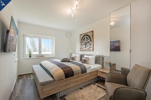 Doppelbett, Einbauschrank, Flachbildschirm