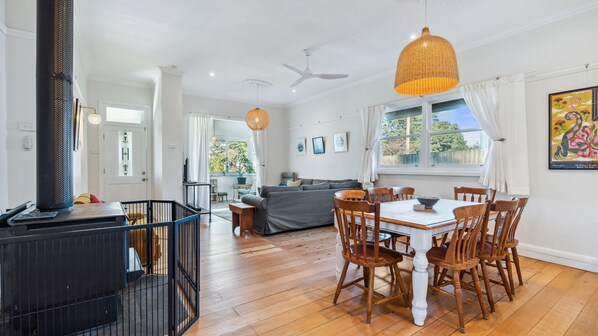 Living & Dinner Area