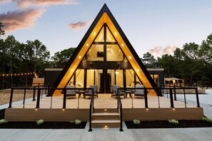 Day or night, this home is an absolute wonder!