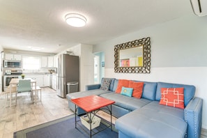 Living Room | Free WiFi | Central Heating & A/C | Smart TV | Full Sleeper Sofa