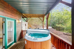 Outdoor spa tub