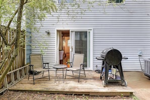 Deck | Charcoal Grill | Fenced Backyard | 2-Story Townhome