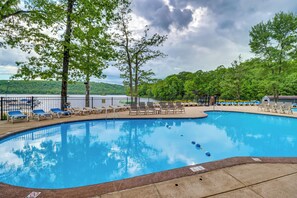 Big Boulder Lake Club | Community Amenities | Outdoor Pool | Lake Access