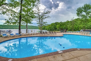 Big Boulder Lake Club | Community Amenities | Outdoor Pool | Lake Access