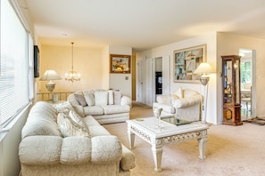 Living Room | Central A/C | Free WiFi | Main Level
