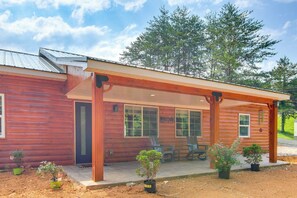 Exterior | Shared Driveway (2-3 Vehicles)