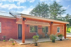 Exterior | Shared Driveway (2-3 Vehicles)