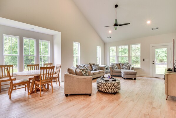 Central Vacation Rental | 3BR | 2.5BA | 2,500 Sq Ft | Step to Enter