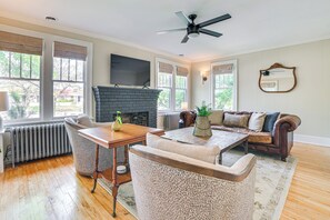 Living Room | 1st Floor | Smart TV | Books/Board Games