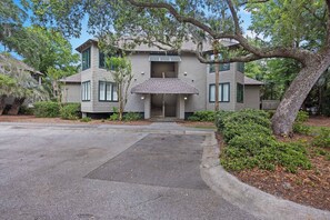 Surrounded by the nature of East Beach!