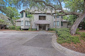 Surrounded by the nature of East Beach!