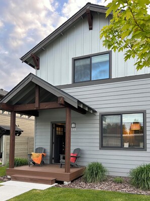 548 exterior frontjpg