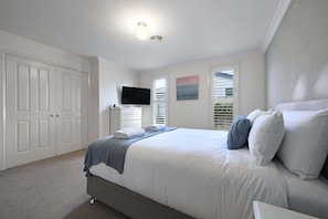 Bedroom 1 - Queen, Ensuite, Smart TV, Electric Blanket + BIR