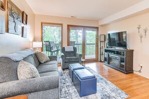 Living Room | Queen Sleeper Sofa | Smart TV | Single-Story Unit