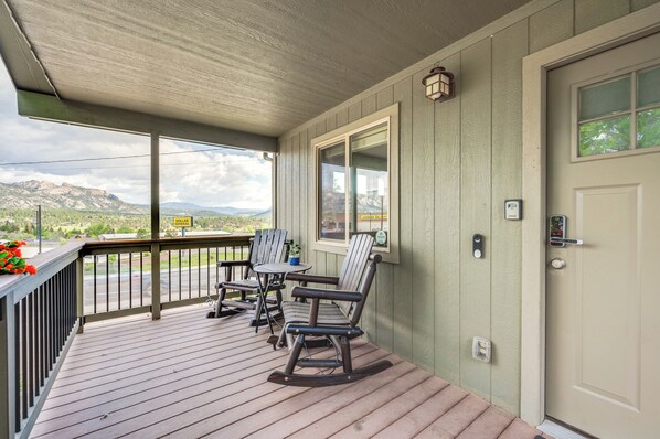Estes Park Vacation Rental | 2BR | 1BA | 798 Sq Ft | Small Step to Enter