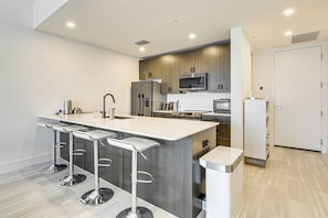 Kitchen | Breakfast Bar