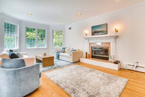 Living Room | 1st Floor | Queen Sleeper Sofa | Fireplace