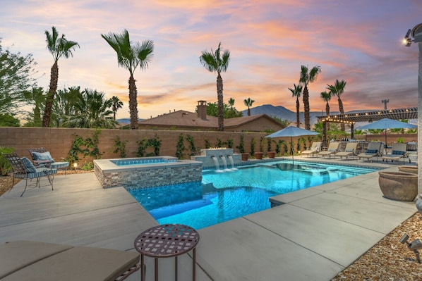 Private Pool Paradise – Sunset swims with mountain views.