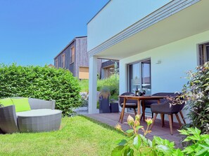 Terrasse mit Garten