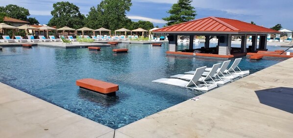 Make a splash at the Hippopotamus Pool—the largest pool and concert venue at Lake of the Ozarks—exclusively available to guests of the Regalia Resort community.