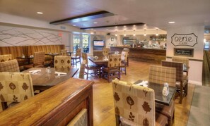 Aerie Cafe is located in The Lodge, and offers casual dining in a family-friendly setting. A menu filled with delicious breakfast dishes made with the freshest ingredients available.
