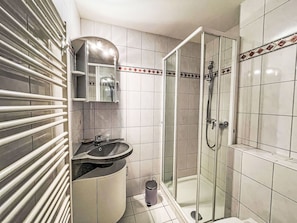 Interior Design, Floor, Flooring, Plumbing Fixture, Room, Plumbing, Bathroom, Apartment, Sink, Bed