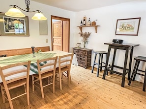 Meubles, Sol, Design Intérieur, Bois, Sol, Table, Salle à Manger, Table Cuisine Et Salle A Manger, Parquet, Chaise