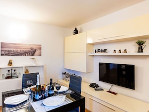 Furniture, Flooring, Interior Design, Wood, Kitchen & Dining Room Table, Floor, Chair, Table, Dining Room, Ceiling
