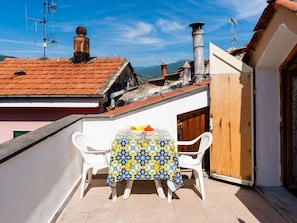 Furniture, Flooring, Interior Design, Wood, Kitchen & Dining Room Table, Floor, Chair, Table, Dining Room, Ceiling