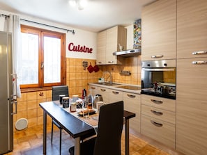 Furniture, Flooring, Interior Design, Wood, Kitchen & Dining Room Table, Floor, Chair, Table, Dining Room, Ceiling