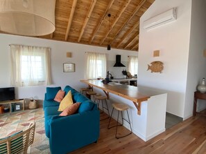 Sala e balcão cozinha