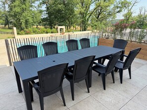 Outdoor dining