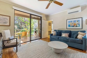 Relax in style with this breezy garden-view retreat—steps from nature, soaked in sunlight, and perfect for a peaceful escape with all the comforts of home. 🌿✨